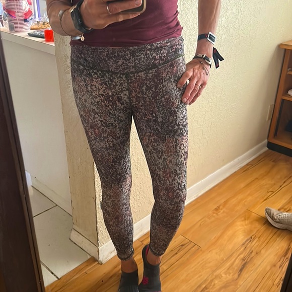 Camouflage Colors Printed Leggings By Fabletics, S - Picture 8 of 8